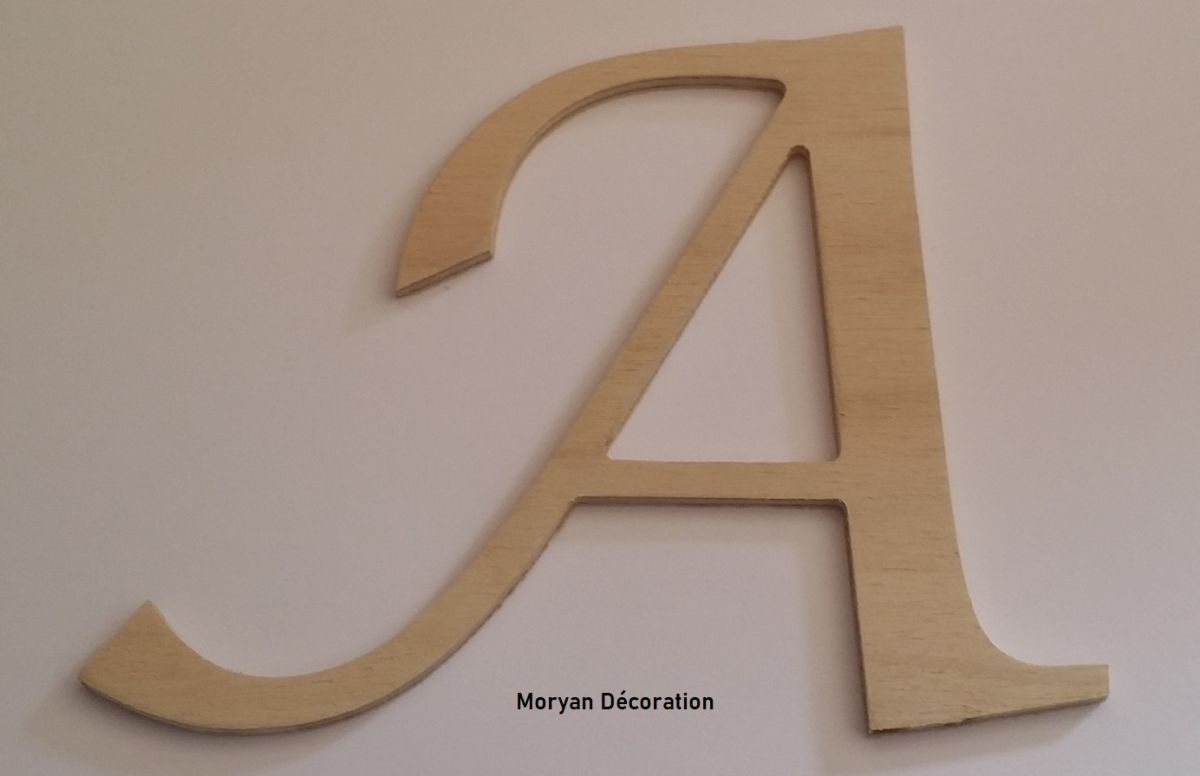 Letter in raw wood to paint model LUCIDA CALLIGRAPHY