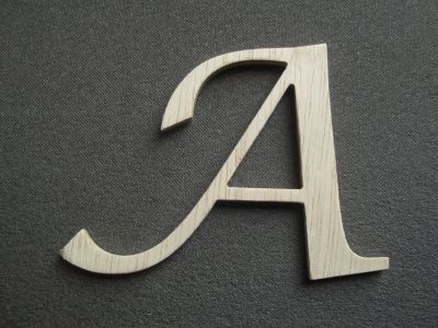 Letter in raw wood to paint model LUCIDA CALLIGRAPHY