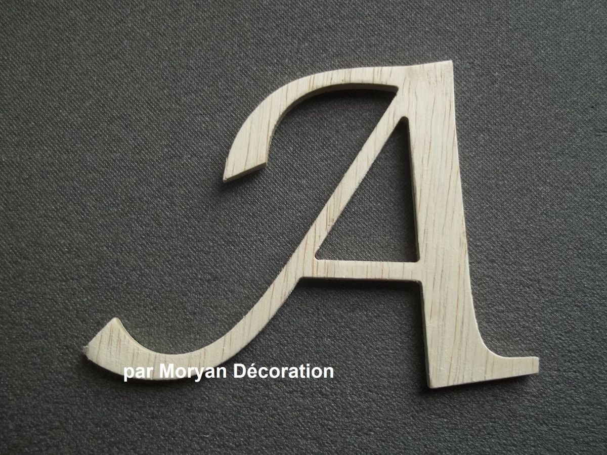 Letter in raw wood to paint model LUCIDA CALLIGRAPHY