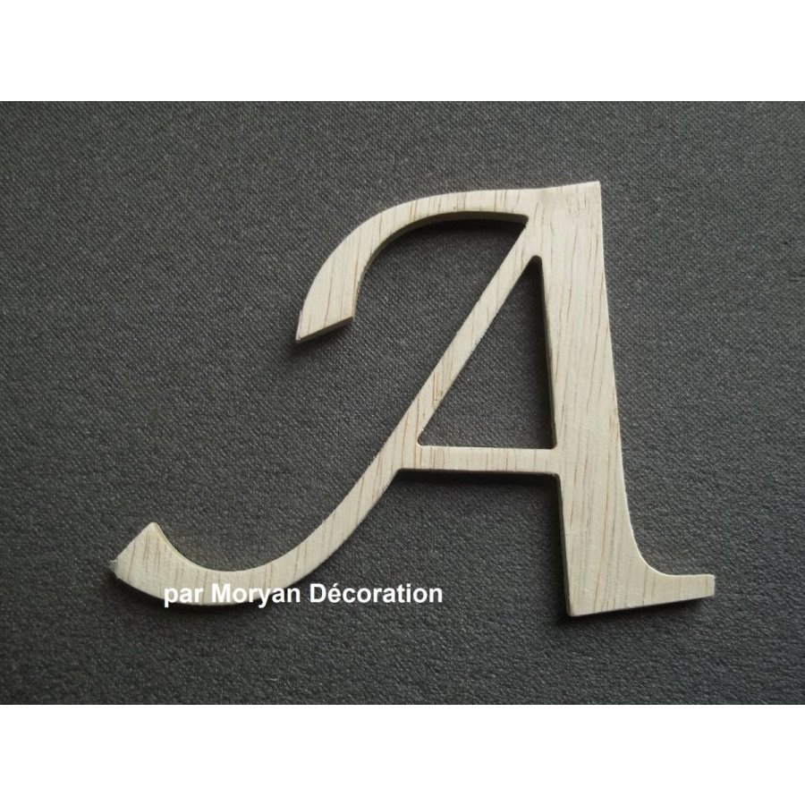 Letter in raw wood to paint model LUCIDA CALLIGRAPHY