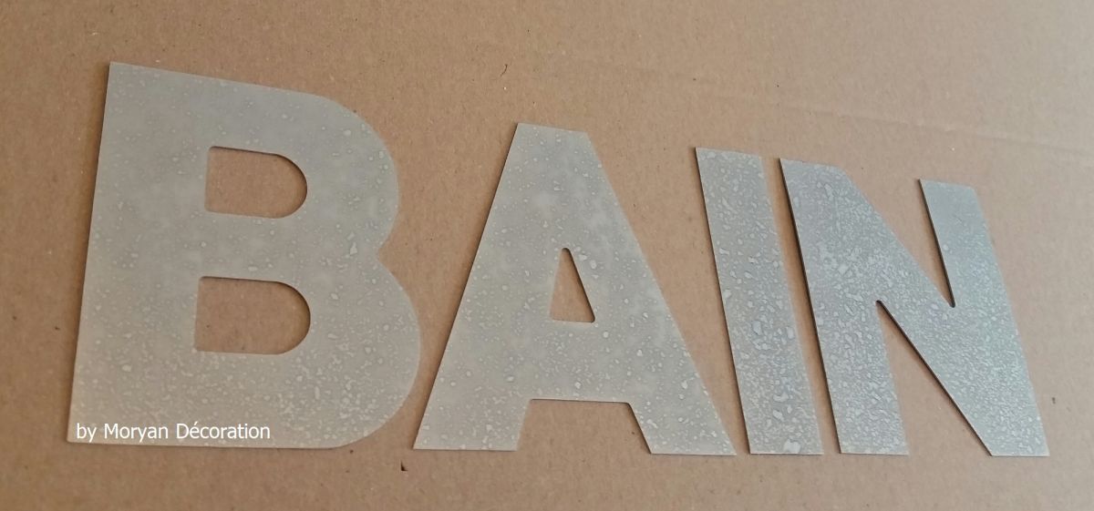 Zinc decorative letter BAIN 30 cm