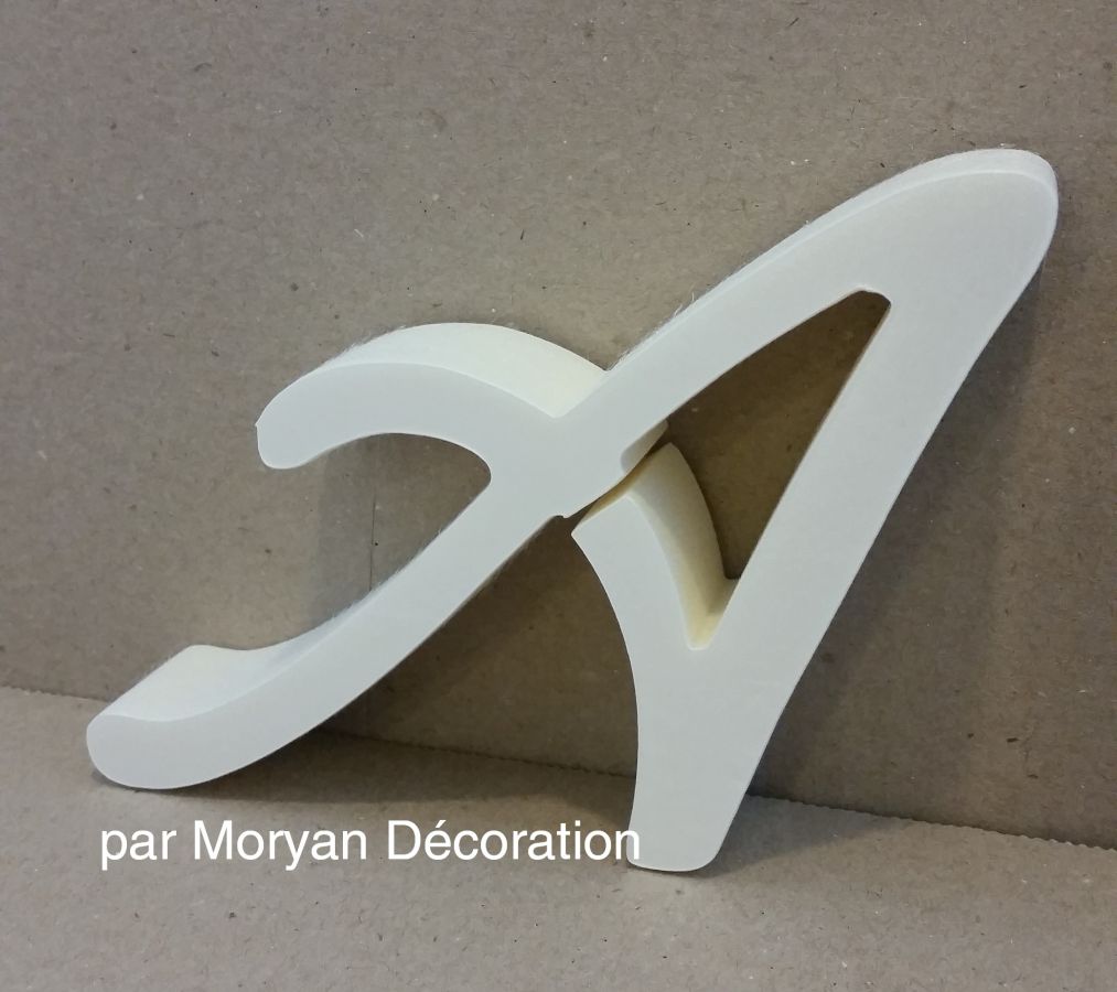 Polystyrene letter LOMBRIZ